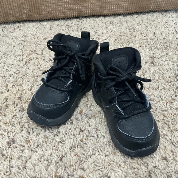 Nike Toddle Black High-Top BootsKids size 6C - Picture 8 of 9